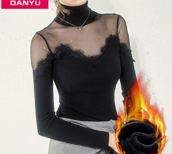 Polo de damă îmbrăcat cu dantelă și tul