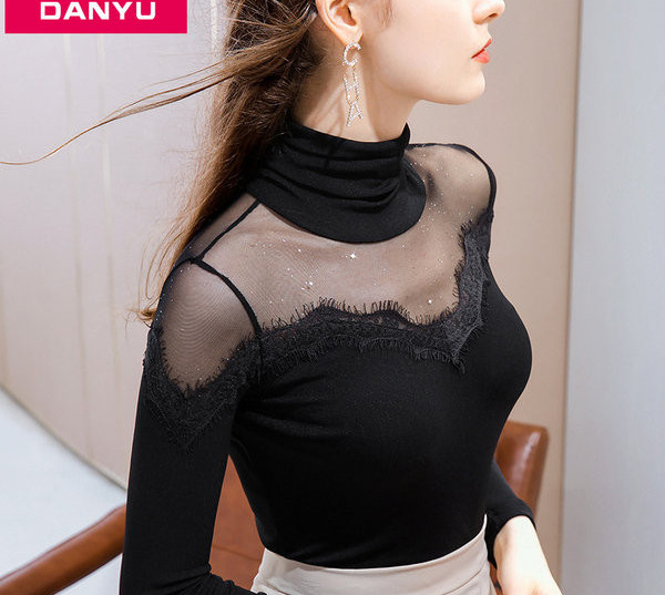 Polo de damă îmbrăcat cu dantelă și tul