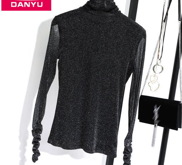 Γυναικείο μοντέρνο ζιβάνκο με λαμπερό αποτέλεσμα και μαζεμένο αποτέλεσμα