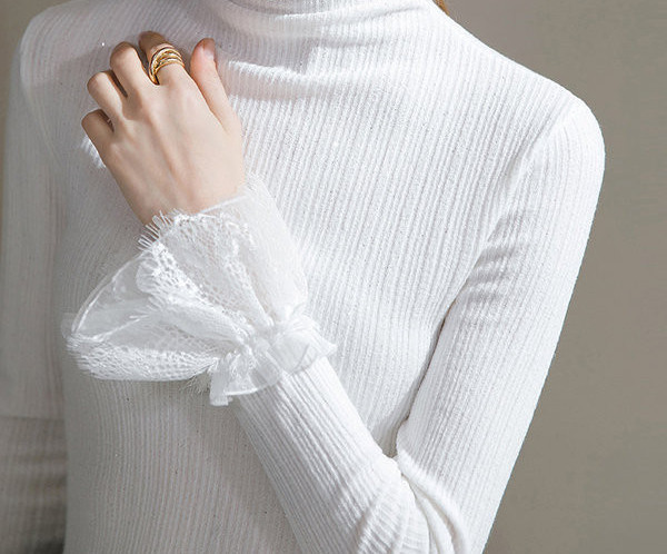 Ženska bluza sa sjajnim česticama i čipkom