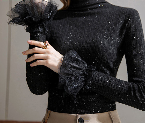 Ženska bluza sa sjajnim česticama i čipkom