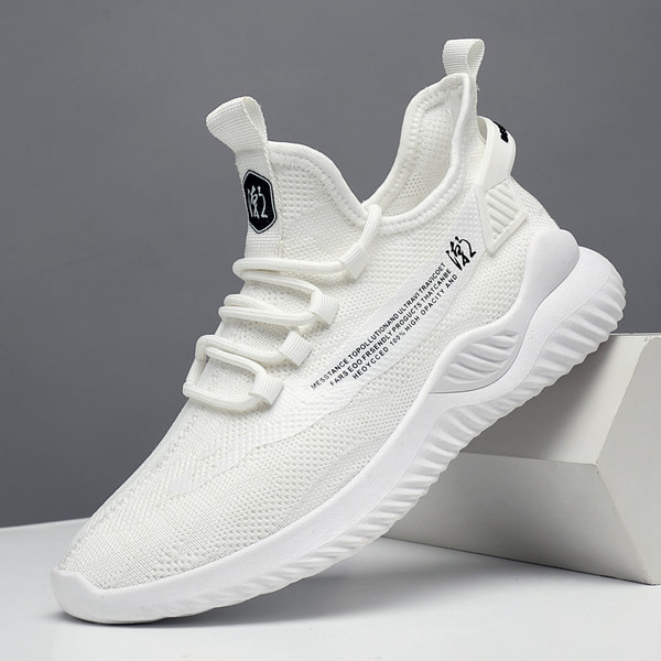 Novi model tenisica od prozračne tkanine sa vezicama