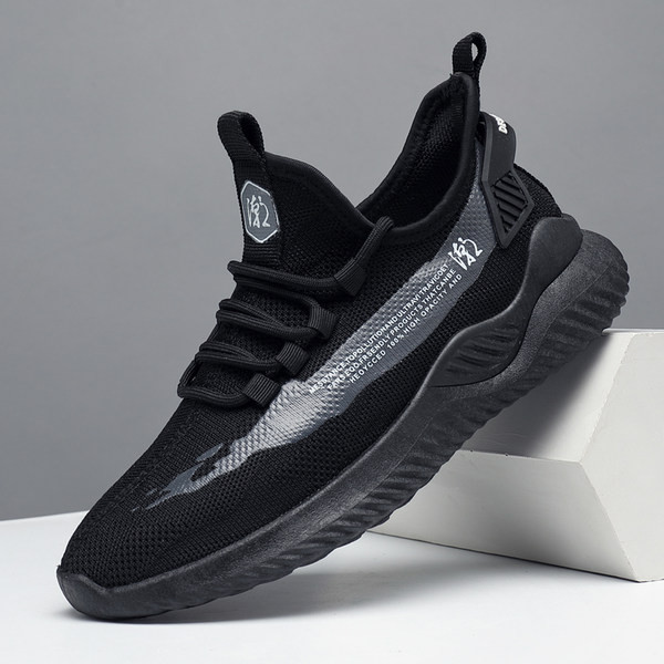 Novi model tenisica od prozračne tkanine sa vezicama