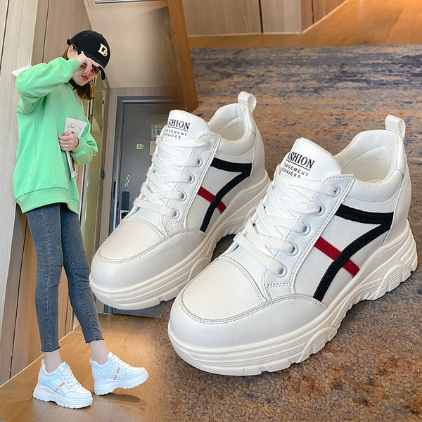 Novi model ženskih kožnih tenisica s unutarnjom platformom u bijeloj boji