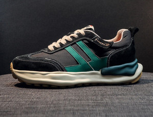 Γυναικεία sneakers από eco suede με επίπεδη σόλα, απλό μοντέλο