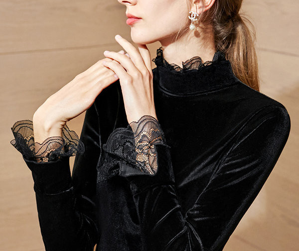 Ženska bluza s čipkom i visokim ovratnikom