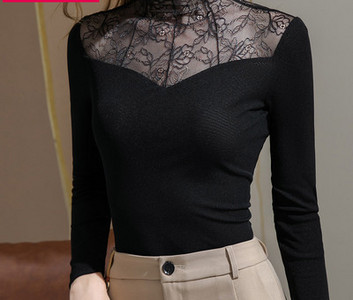 Ženska bluza s visokom kragnom i čipkom