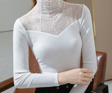 Ženska bluza s visokom kragnom i čipkom