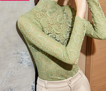 Naiste madala kraega pitspluus