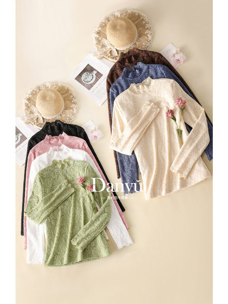 Naiste madala kraega pitspluus