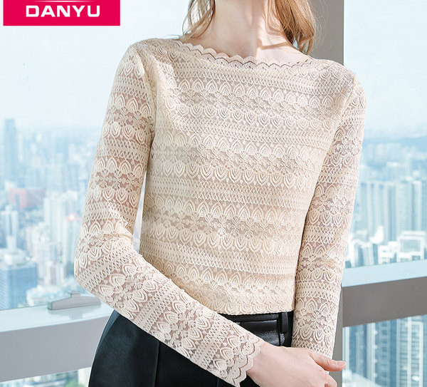 Ženska pripijena bluza s čipkom