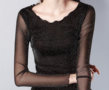 Ženska bluza s okruglim izrezom i sjajnim efektom