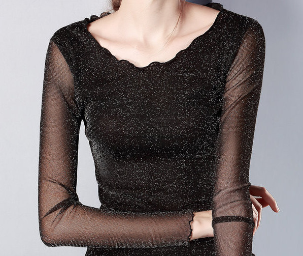 Ženska bluza s okruglim izrezom i sjajnim efektom