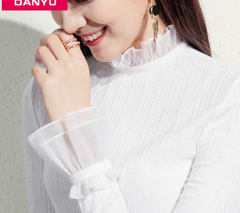 Bluză de damă mulată cu efect strălucitor și bucle