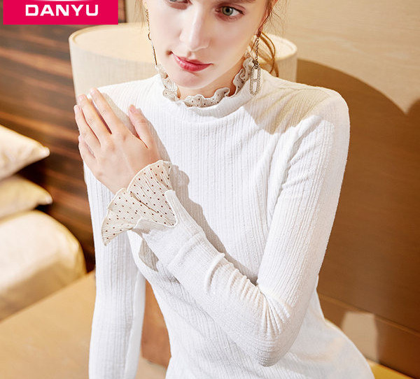 Bluză de damă mulată cu efect strălucitor și bucle