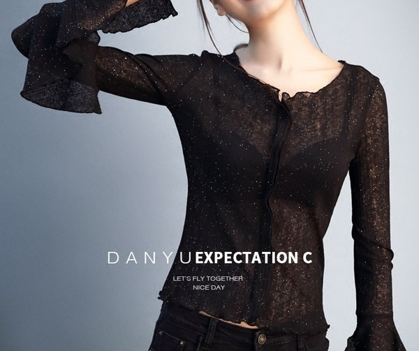 Aktuelna ženska bluza sa ovalnim izrezom