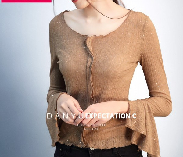 Aktuelna ženska bluza sa ovalnim izrezom