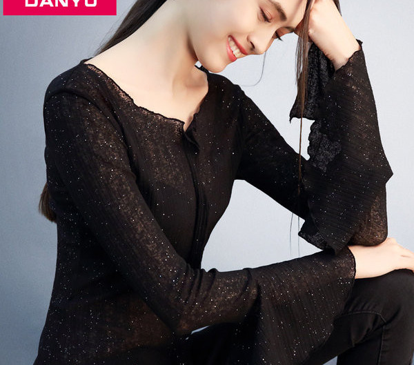 Aktuelna ženska bluza sa ovalnim izrezom