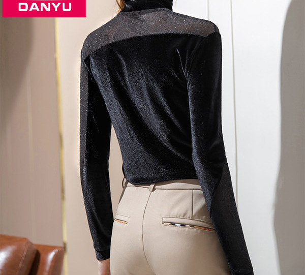 Bluză de damă din catifea, cu guler polo