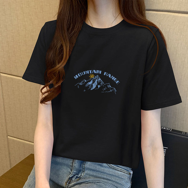 Široka pamučna majica s aplikacijom u boji