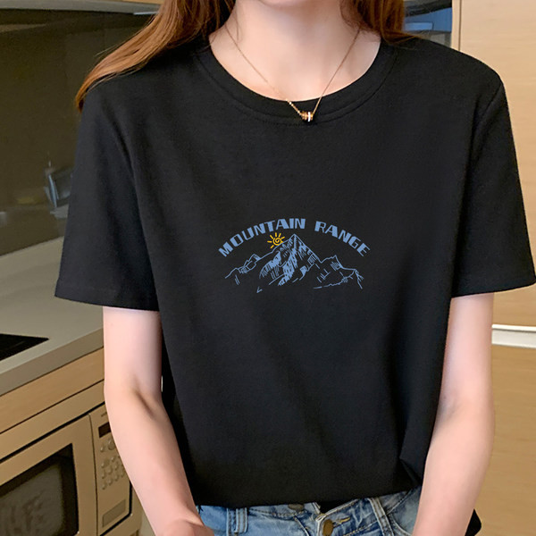 Široka pamučna majica s aplikacijom u boji