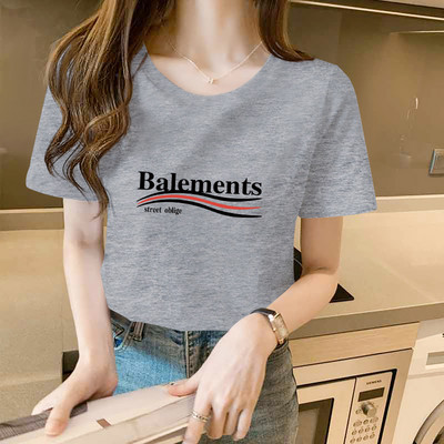 Naiste ümara dekoltee ja kirjadega T-särk