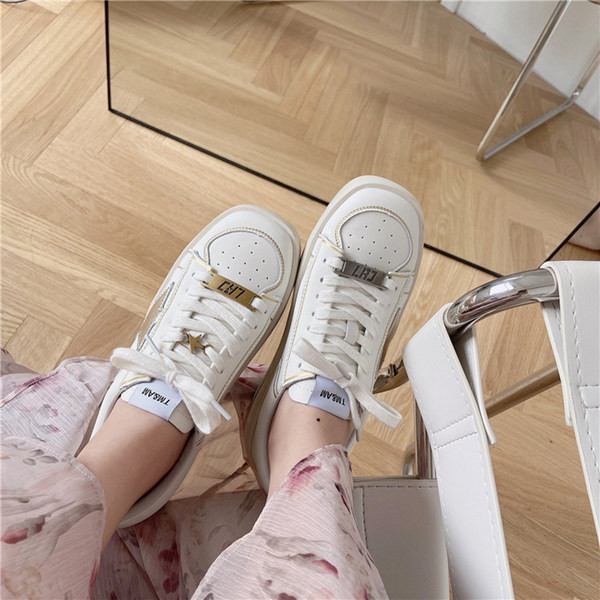 Tenisi de dama actuali cu broderie in alb