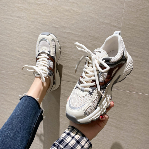 Aktualne ženske tenisice na vezice i mrežicu