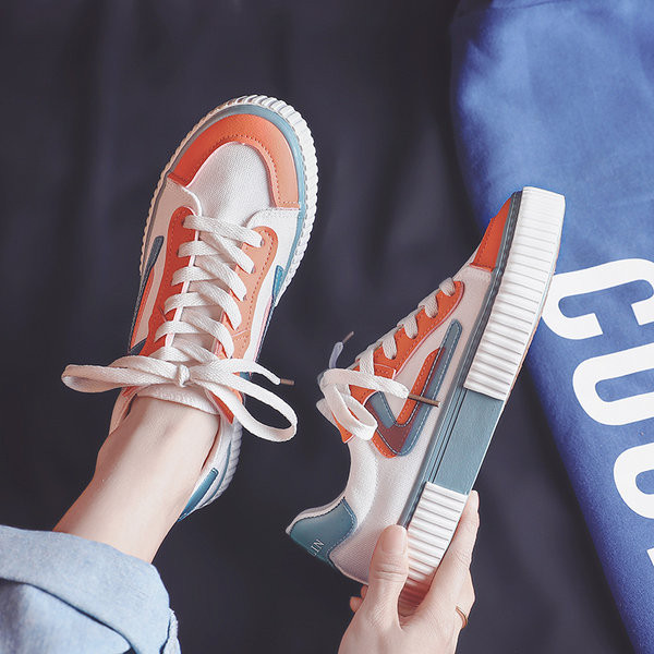 Ležerne ženske tenisice s ravnim potplatom i vezicama