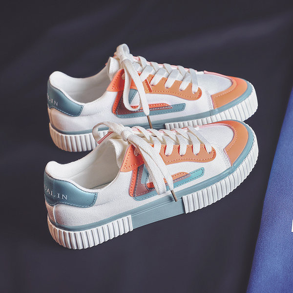 Ležerne ženske tenisice s ravnim potplatom i vezicama