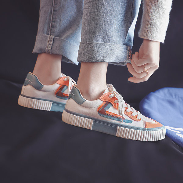 Ležerne ženske tenisice s ravnim potplatom i vezicama