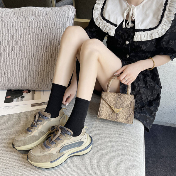 Adidași moderni de damă cu șireturi și fermoar