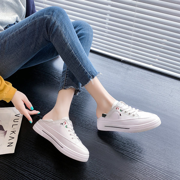 Ženske tenisice s vezicama u bijeloj i crnoj boji