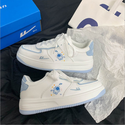 Naiste vabaaja tossud neljas mudelis