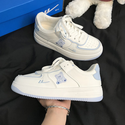 Naiste vabaaja tossud neljas mudelis