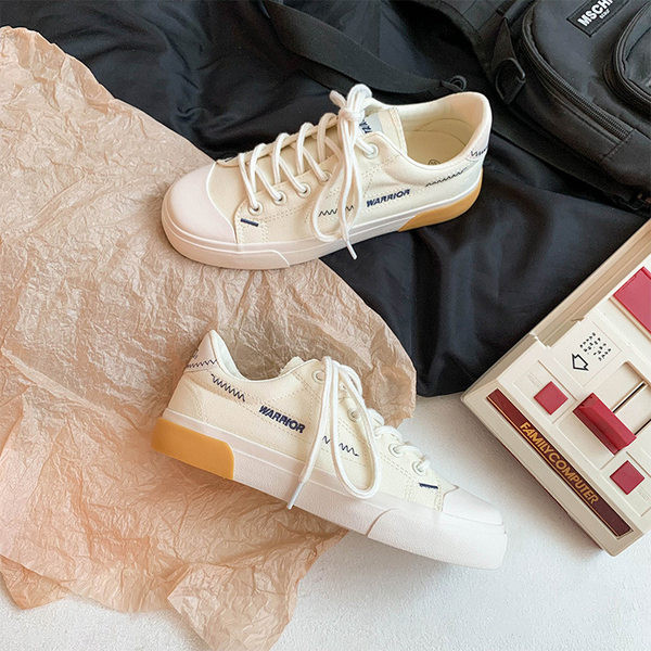 Adidasi de dama cu talpa plate si sireturi - culoare alba