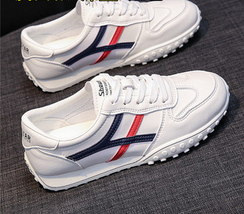 Γυναικεία sneakers με επιγραφή και κορδόνια - λευκό χρώμα