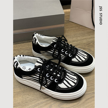 Γυναικεία casual sneakers σε δύο μοντέλα με επίπεδη σόλα