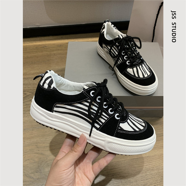 Tenisi casual dama in doua modele cu talpa plata