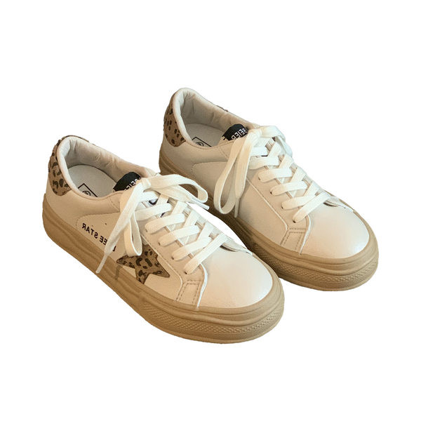 Elegantne ženske tenisice s vezom i životinjskim printom