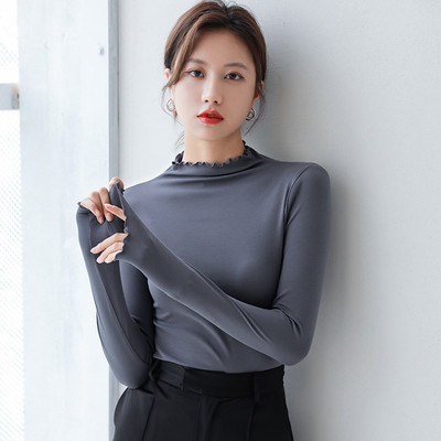 Ženska bluza s poluvisokom kragnom i kovrčama