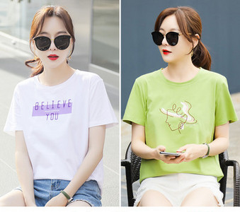 Tricou de damă cu mâneci scurte inscripție și aplicații 2 piese într-un set