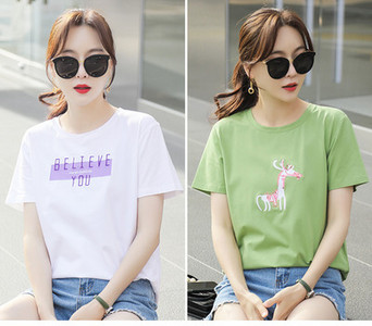 Tricou de damă cu mâneci scurte inscripție și aplicații 2 piese într-un set