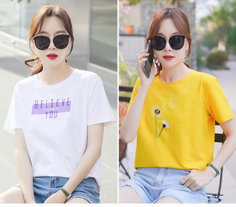 Tricou de damă cu mâneci scurte inscripție și aplicații 2 piese într-un set