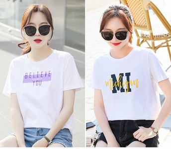 Tricou de damă cu mâneci scurte inscripție și aplicații 2 piese într-un set