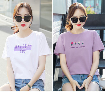 Tricou de damă cu mâneci scurte inscripție și aplicații 2 piese într-un set