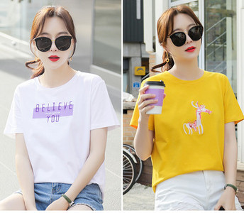 Tricou de damă cu mâneci scurte inscripție și aplicații 2 piese într-un set