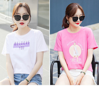 Tricou de damă cu mâneci scurte inscripție și aplicații 2 piese într-un set