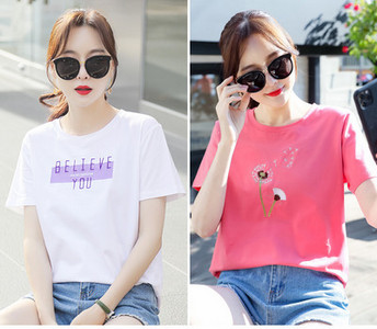 Tricou de damă cu mâneci scurte inscripție și aplicații 2 piese într-un set