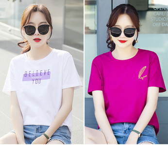 Tricou de damă cu mâneci scurte inscripție și aplicații 2 piese într-un set